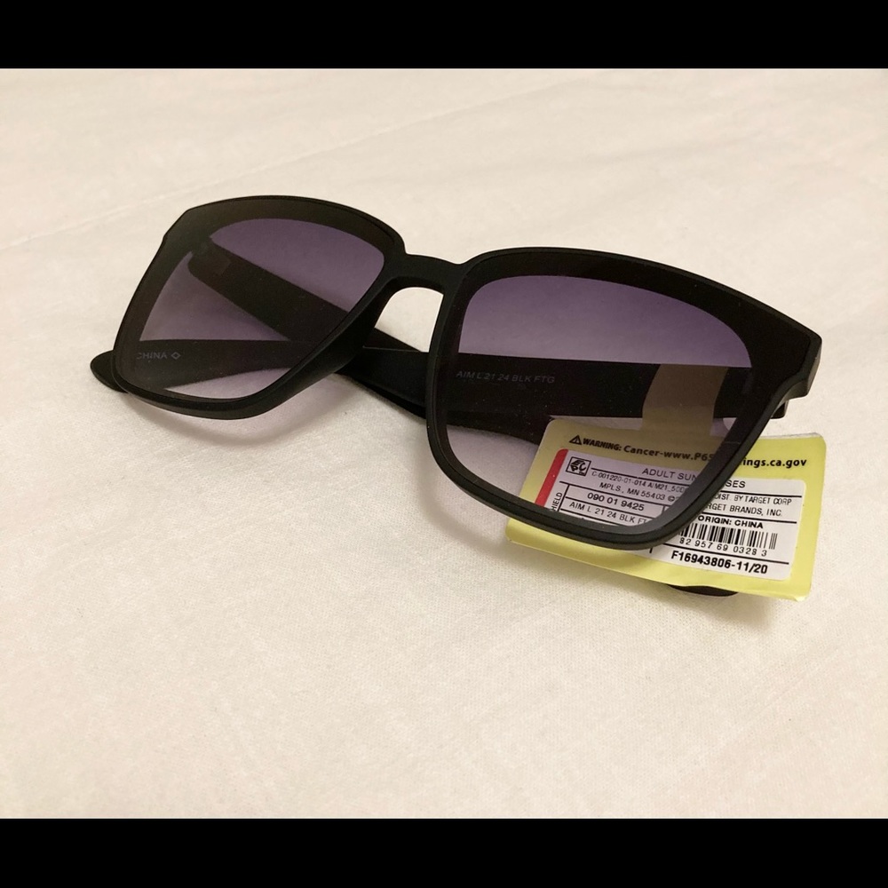 Square Black Sunglasses with Gradient Lenses